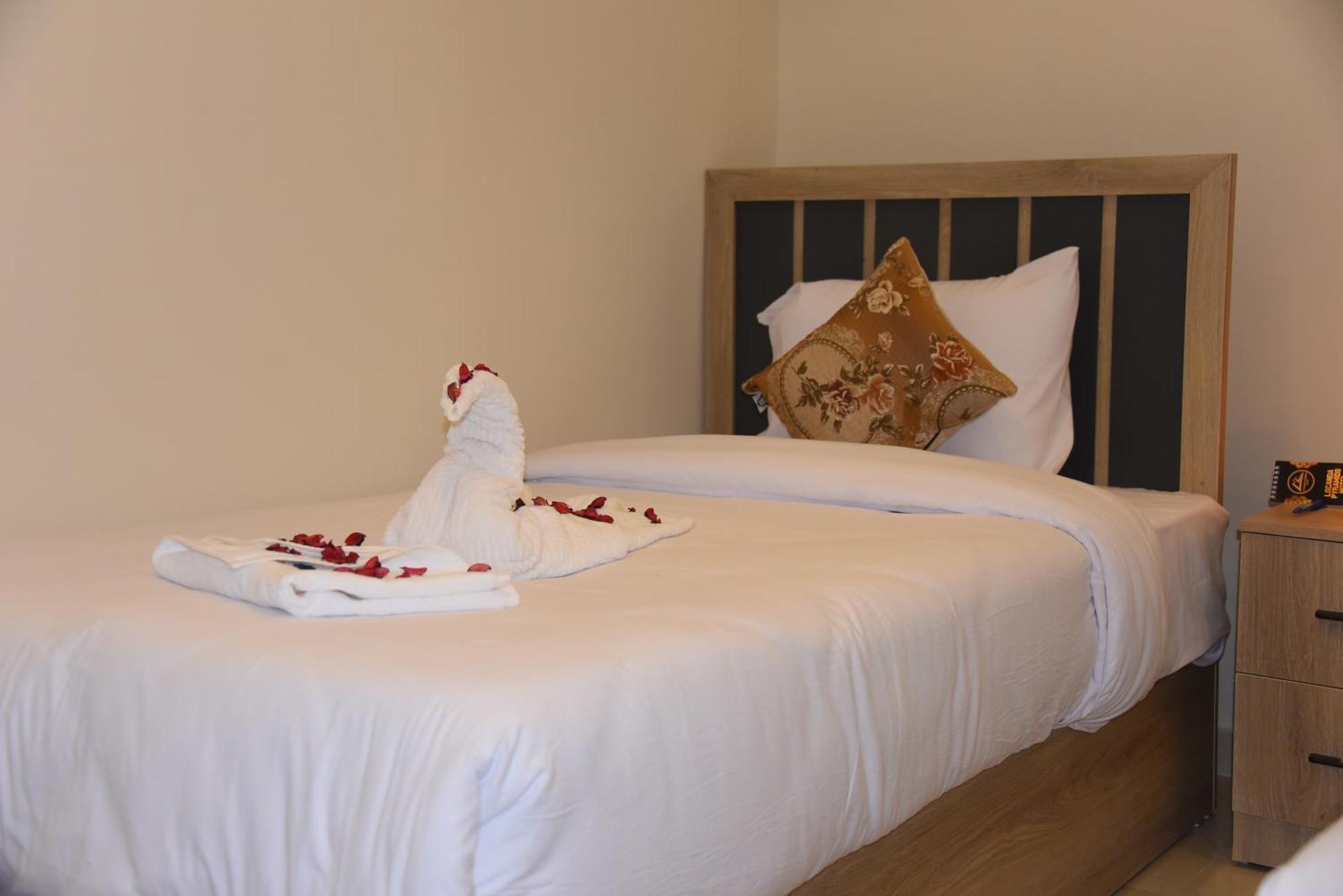 Locanda Pyramids Hotel Kafrat al Jabal Exterior photo