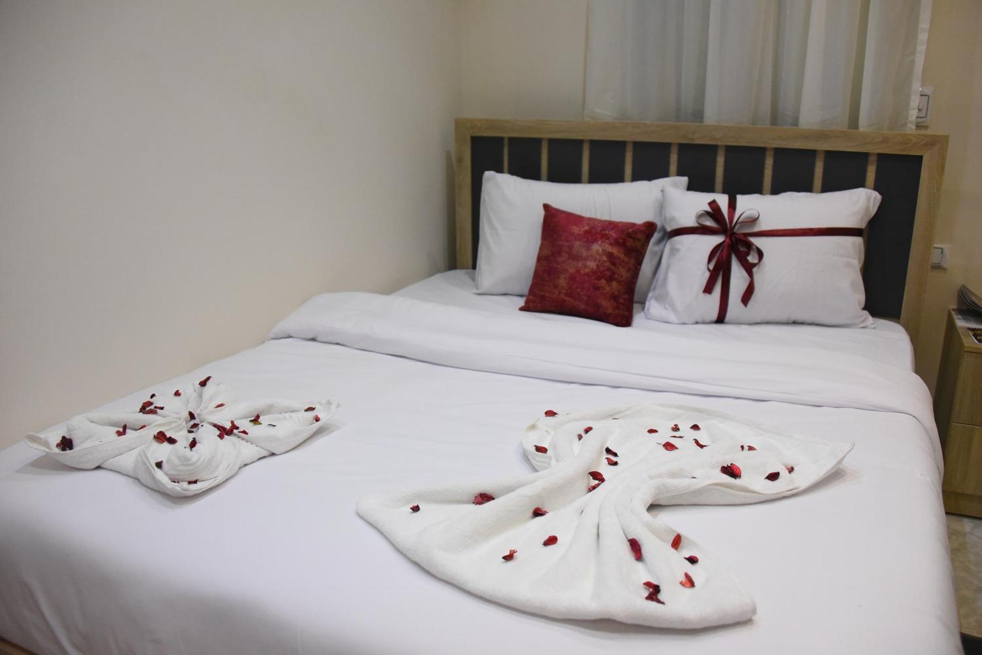 Locanda Pyramids Hotel Kafrat al Jabal Exterior photo